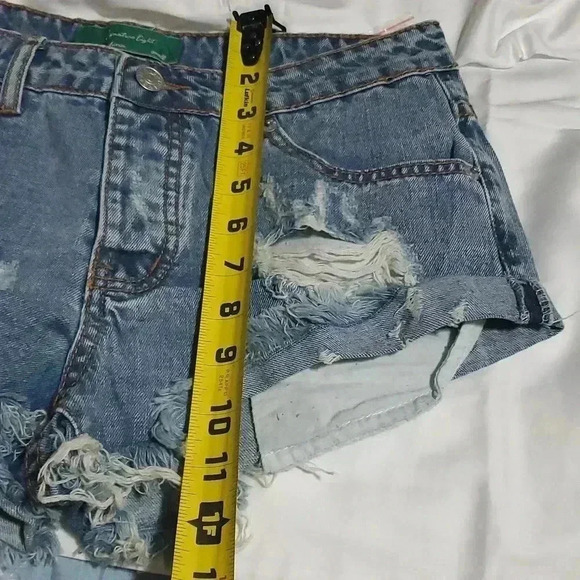 Signature 8 jean shorts - Picture 5 of 10